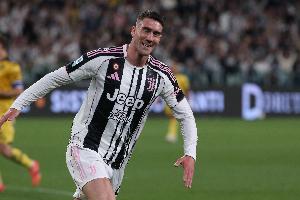 米体：霍伊伦总价高达4500万欧，米兰仍在考虑引进弗拉霍维奇